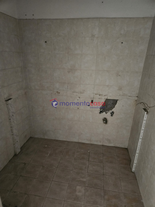 Immagine 7 di Negozio in vendita  in via del torrione a Reggio Di Calabria