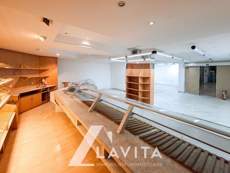 Immagine 6 di Negozio in vendita  in via nazionale a Ora .Auer.