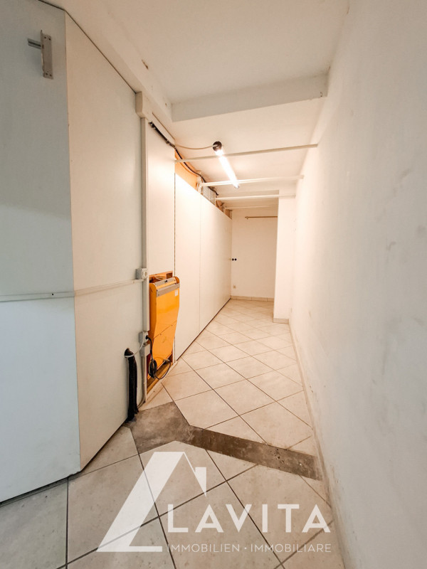 Immagine 8 di Negozio in vendita  in via nazionale a Ora .Auer.