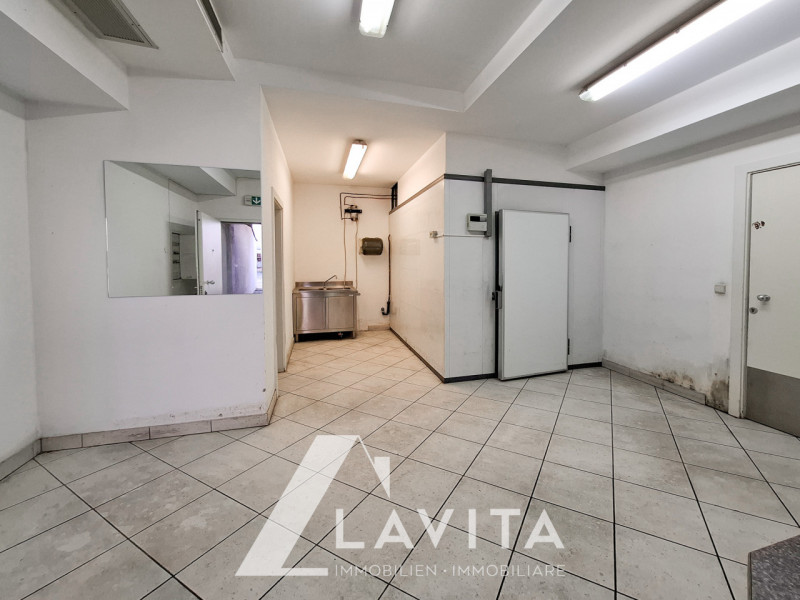 Immagine 9 di Negozio in vendita  in via nazionale a Ora .Auer.