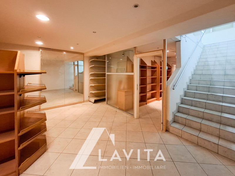 Immagine 12 di Negozio in vendita  in via nazionale a Ora .Auer.