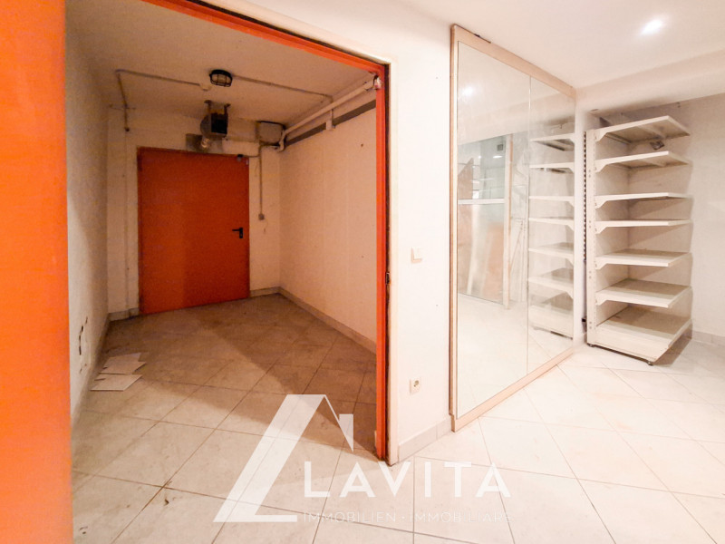 Immagine 13 di Negozio in vendita  in via nazionale a Ora .Auer.