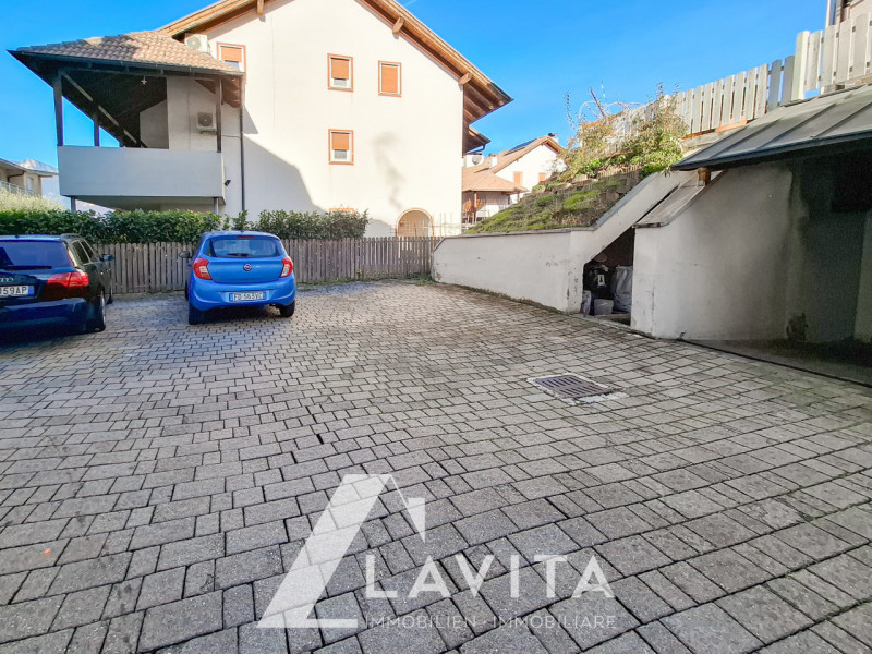 Immagine 16 di Negozio in vendita  in via nazionale a Ora .Auer.