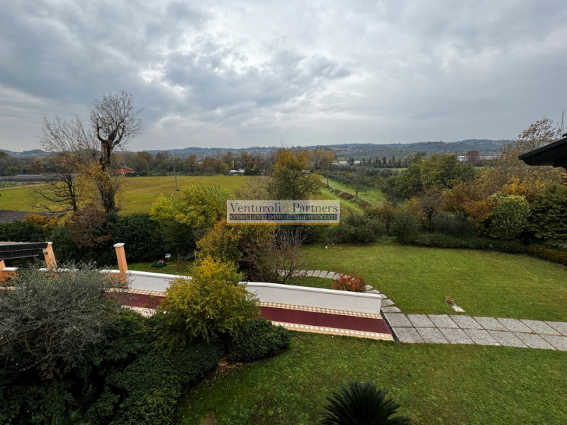 Immagine 8 di Hotel in vendita  in via trevisago a Moniga Del Garda