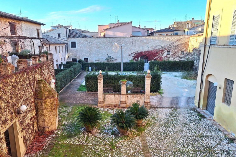 Immagine 2 di Ufficio in vendita  in Via Cairoli n.38/Via del Campo, N. snc a Foligno