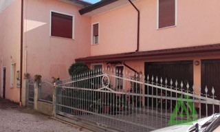 Immagine 1 di Appartamento in vendita  a Resana