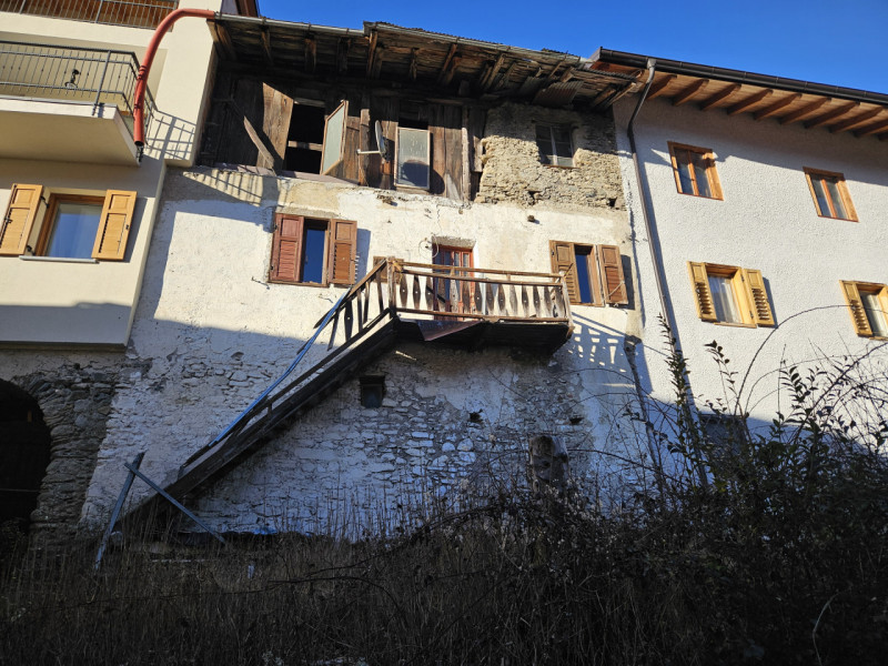 Immagine 1 di Rustico / casale in vendita  in Via di Solasna, n.36 a Caldes