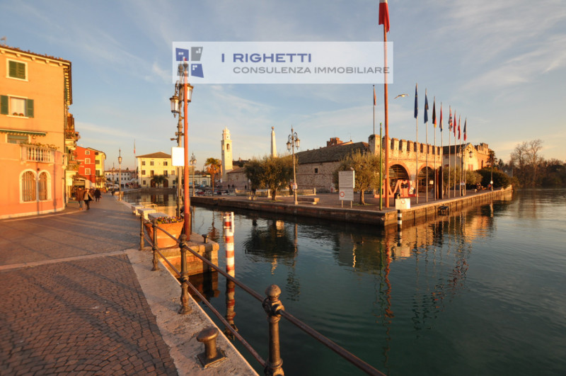 Immagine 29 di Appartamento in vendita  in Vicolo Casara a Lazise