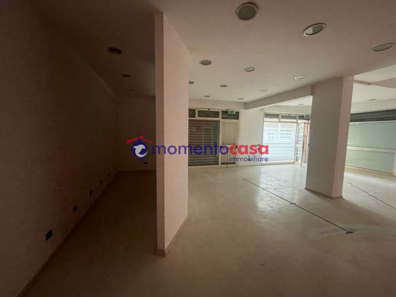 Immagine 7 di Negozio in vendita  in Via Sbarre Inferiori a Reggio Di Calabria