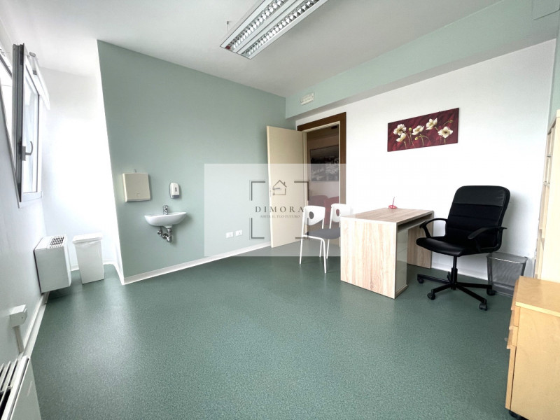 Immagine 2 di Ufficio in vendita  a Padova