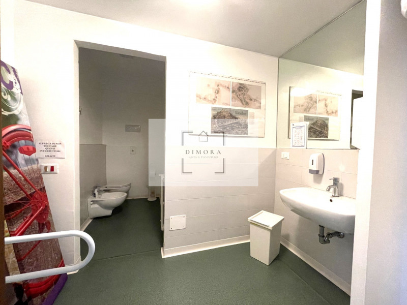 Immagine 7 di Ufficio in vendita  a Padova