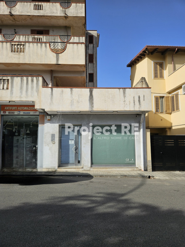 Immagine 2 di Negozio in vendita  in Via Saracinello a Reggio Di Calabria