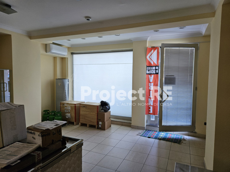 Immagine 3 di Negozio in vendita  in Via Saracinello a Reggio Di Calabria