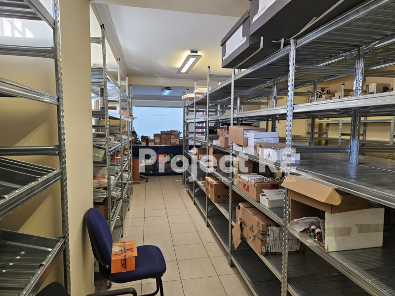 Immagine 4 di Negozio in vendita  in Via Saracinello a Reggio Di Calabria