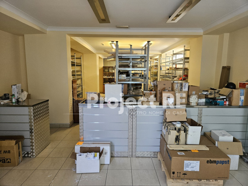 Immagine 7 di Negozio in vendita  in Via Saracinello a Reggio Di Calabria