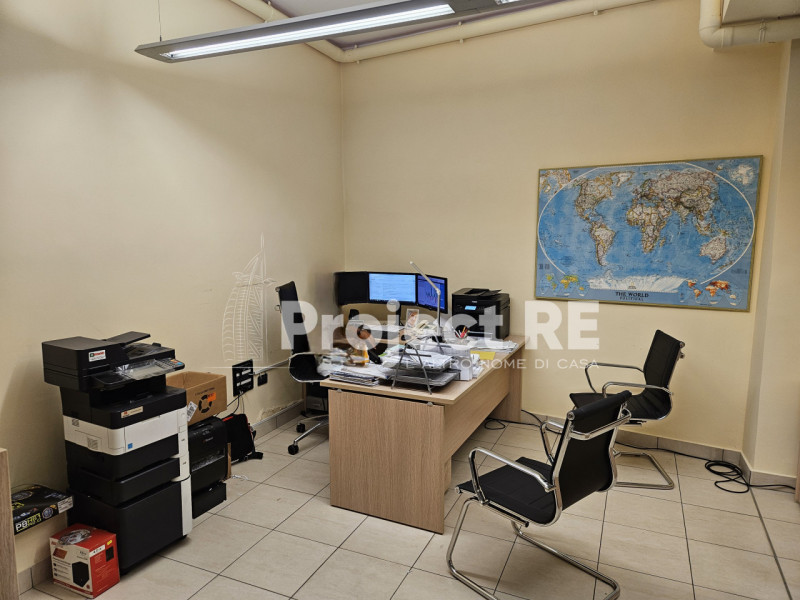 Immagine 8 di Negozio in vendita  in Via Saracinello a Reggio Di Calabria