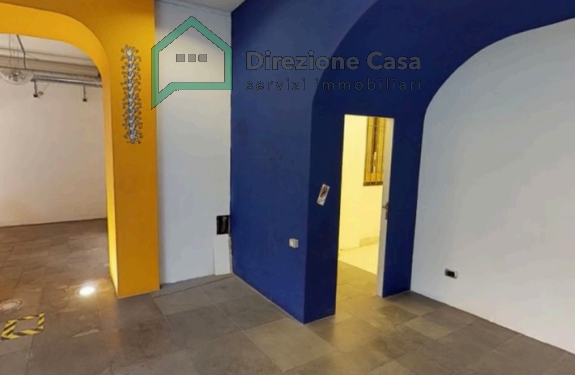Immagine 1 di Negozio in vendita  in VIA VITTOR PISANI a Milano