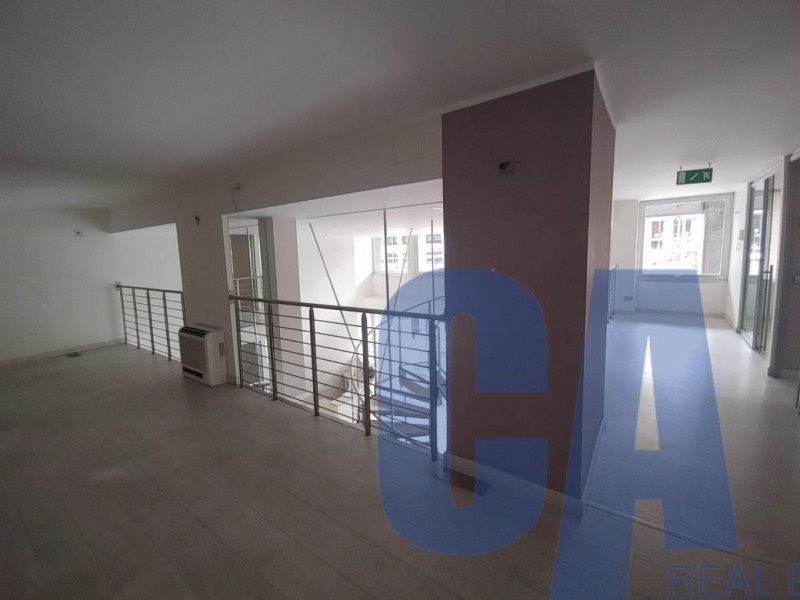 Immagine 4 di Negozio in vendita  in PIAZZA DUCA D'AOSTA a Milano