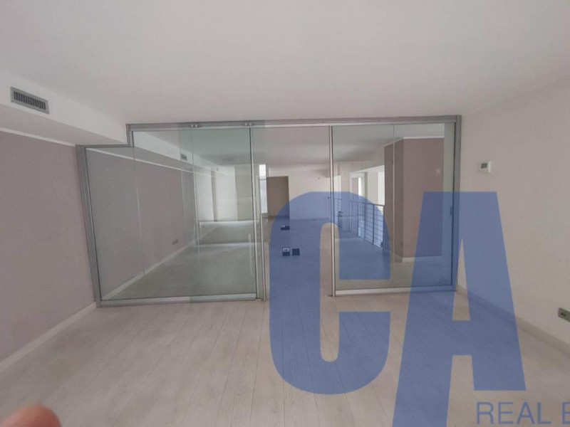 Immagine 5 di Negozio in vendita  in PIAZZA DUCA D'AOSTA a Milano