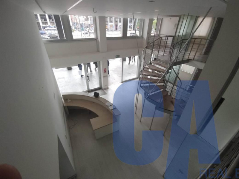 Immagine 7 di Negozio in vendita  in PIAZZA DUCA D'AOSTA a Milano