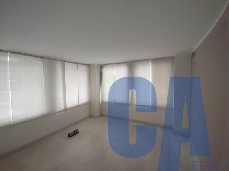 Immagine 15 di Negozio in vendita  in PIAZZA DUCA D'AOSTA a Milano