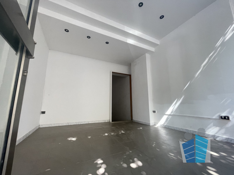 Immagine 1 di Negozio in affitto  in via imbriani a Lecce