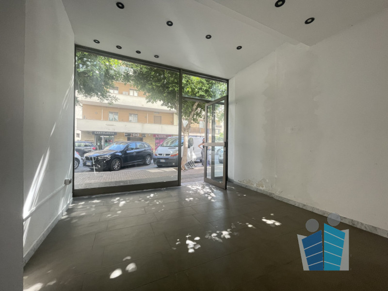 Immagine 2 di Negozio in affitto  in via imbriani a Lecce