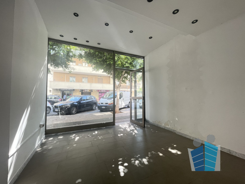 Immagine 4 di Negozio in affitto  in via imbriani a Lecce