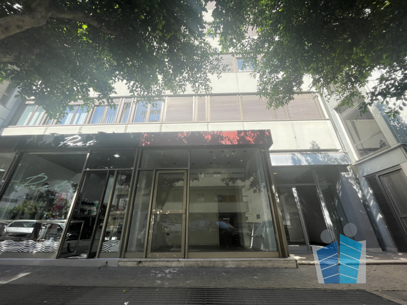 Immagine 6 di Negozio in affitto  in via imbriani a Lecce