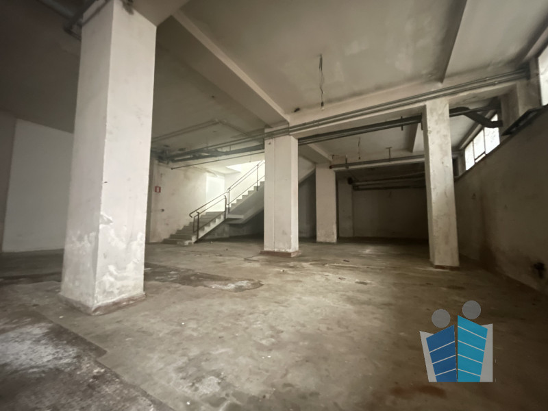 Immagine 8 di Negozio in affitto  in via imbriani a Lecce