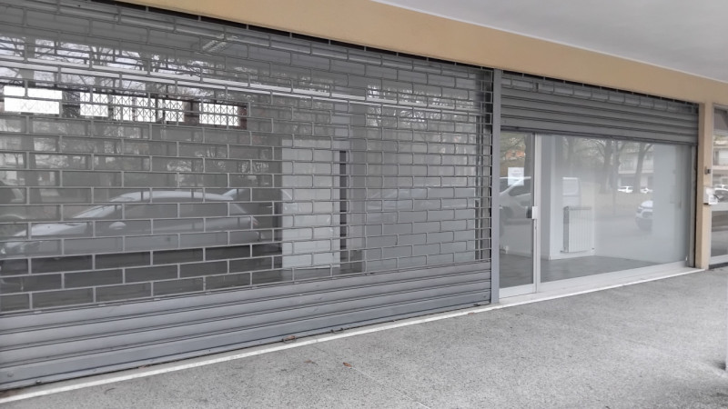 Immagine 1 di Negozio in affitto  in via belluno a Mirano