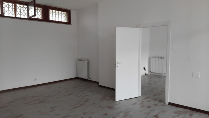 Immagine 4 di Negozio in affitto  in via belluno a Mirano