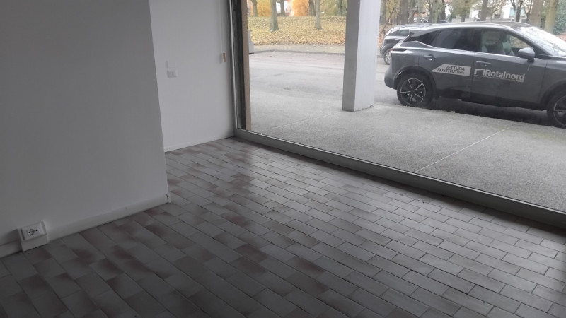 Immagine 6 di Negozio in affitto  in via belluno a Mirano