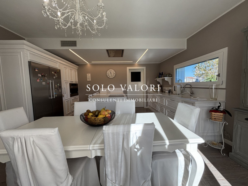 Immagine 2 di Villa in vendita  a Castelfranco Veneto