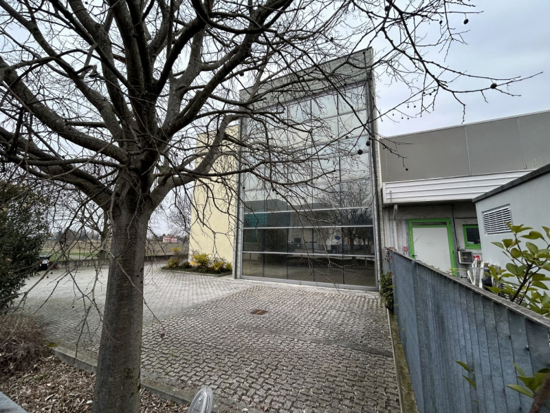 Immagine 1 di Laboratorio in vendita  in Via Misurina a Mestrino