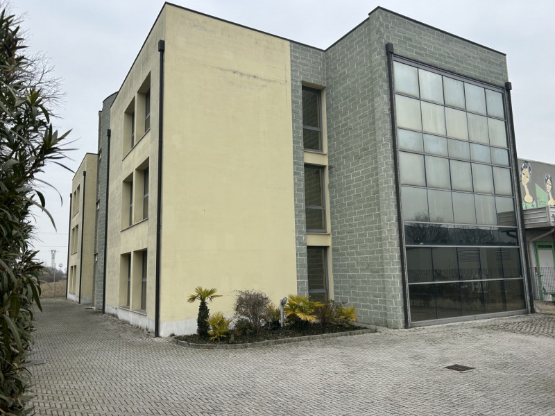 Immagine 2 di Laboratorio in vendita  in Via Misurina a Mestrino