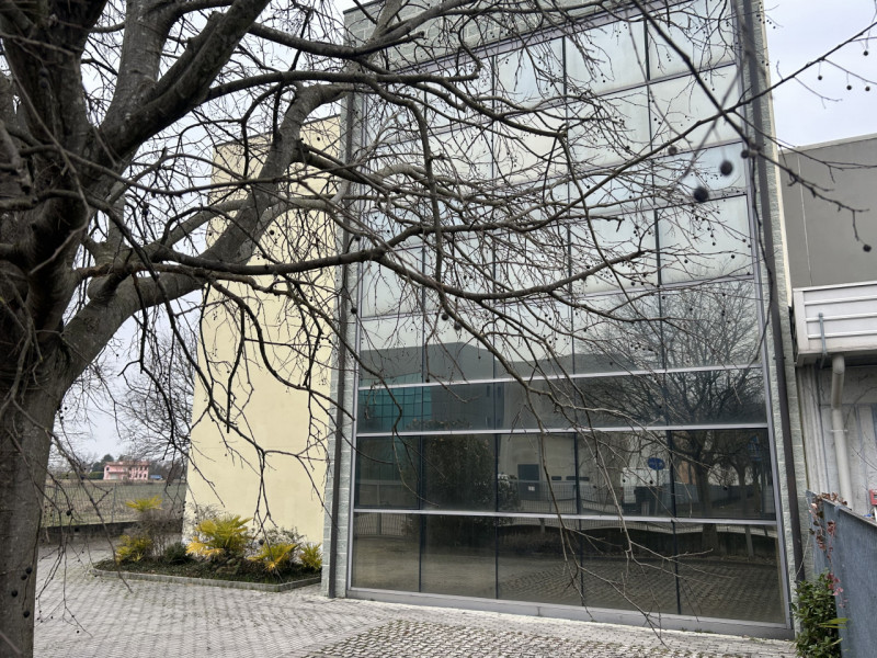 Immagine 3 di Laboratorio in vendita  in Via Misurina a Mestrino