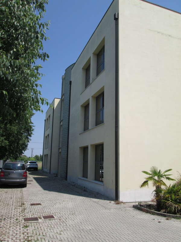 Immagine 11 di Laboratorio in vendita  in Via Misurina a Mestrino