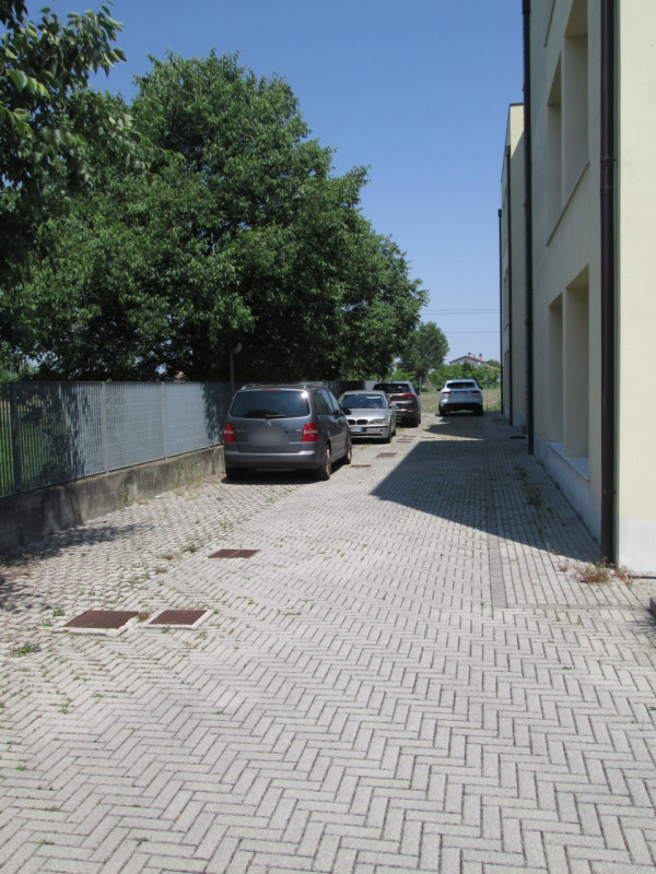 Immagine 12 di Laboratorio in vendita  in Via Misurina a Mestrino