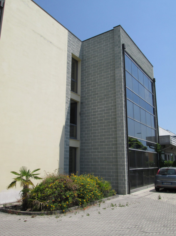 Immagine 13 di Laboratorio in vendita  in Via Misurina a Mestrino