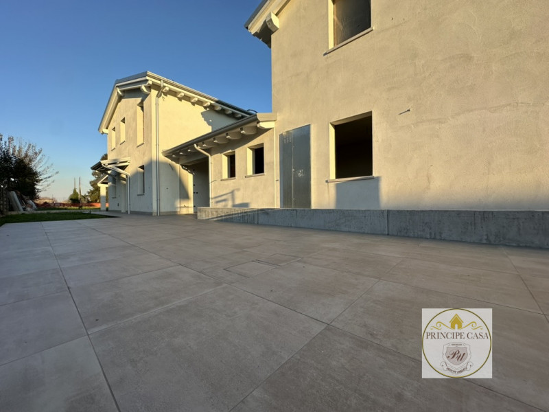 Immagine 8 di Casa bifamiliare in vendita  in Via Marconi a Borgo Veneto