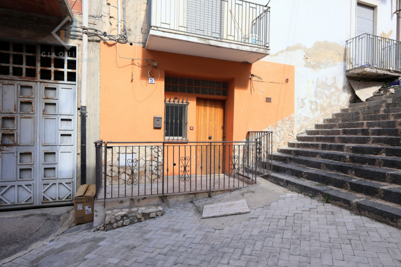 Immagine 3 di Appartamento in vendita  in Via Alessandro Manzoni n.05 a Palagonia