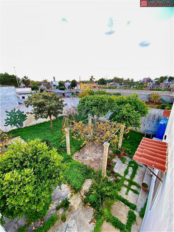 Immagine 1 di Casa indipendente in vendita  in Via Perugia a Lecce