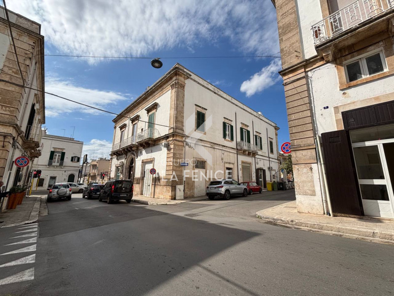 Immagine 3 di Casa indipendente in vendita  in Via Armando Diaz a Martina Franca