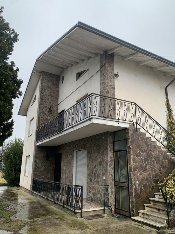 Immagine 1 di Casa indipendente in vendita  a Dueville