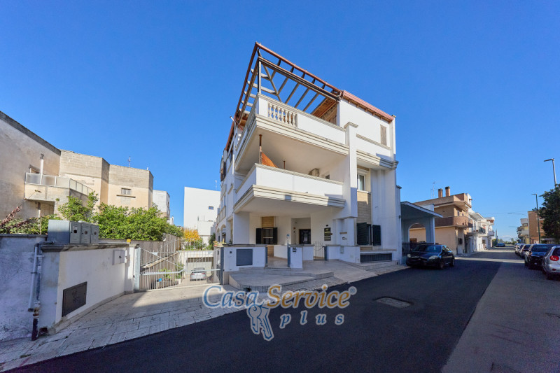 Immagine 2 di Attico in vendita  in Via Vespucci a Galatone