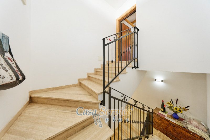 Immagine 5 di Attico in vendita  in Via Vespucci a Galatone