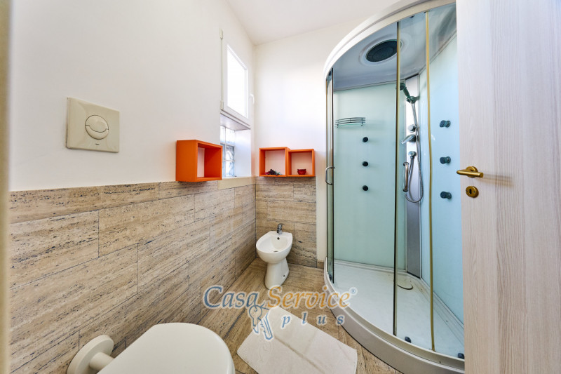 Immagine 9 di Attico in vendita  in Via Vespucci a Galatone