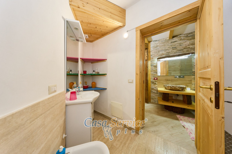 Immagine 14 di Attico in vendita  in Via Vespucci a Galatone