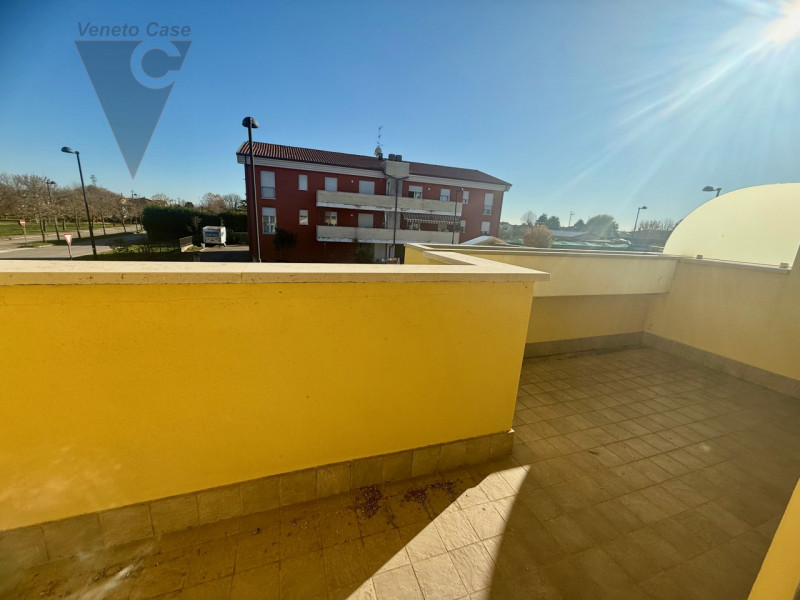 Immagine 17 di Villetta a schiera in vendita  a Legnaro